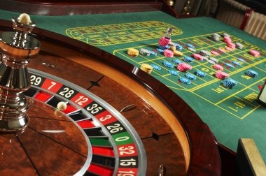 idr hoki Mega Moolah bonus wheel showing four jackpot tiers and winning segments